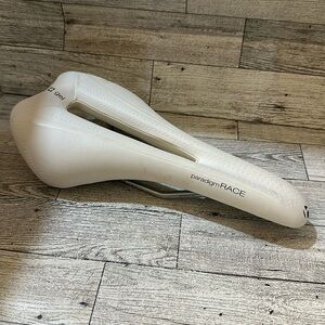 Bontrager Paradigm Race gel Saddle cycling 138 mm Road Bike Cycling seat